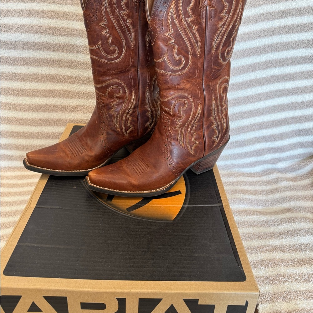 Ariat Distressed Brown Embroidered Leather Lace-Up Western Boots